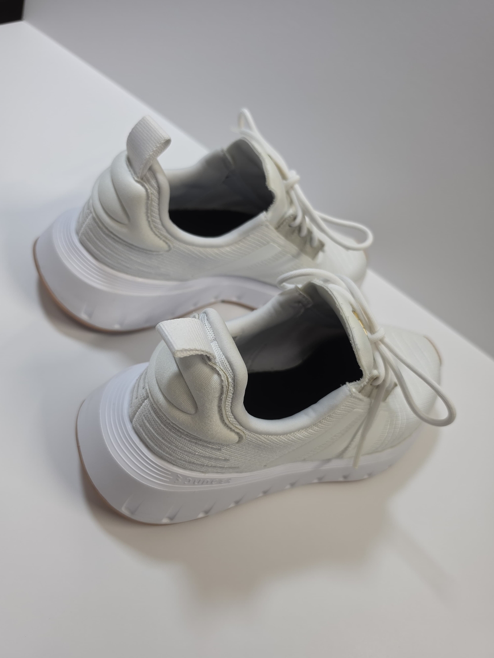 Adidas Swift Run 23 Women's White Gold Athletic Running Sneakers Size 8 IG4715 - Picture 6 of 9